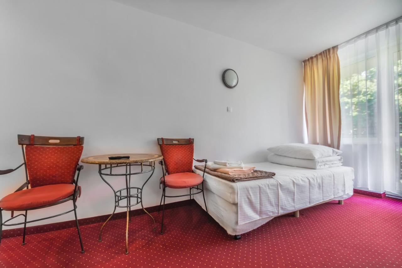 Delfin Hotel Krynica Morska Exterior foto