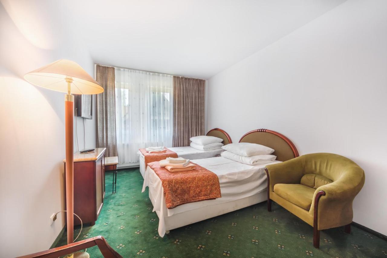 Delfin Hotel Krynica Morska Exterior foto
